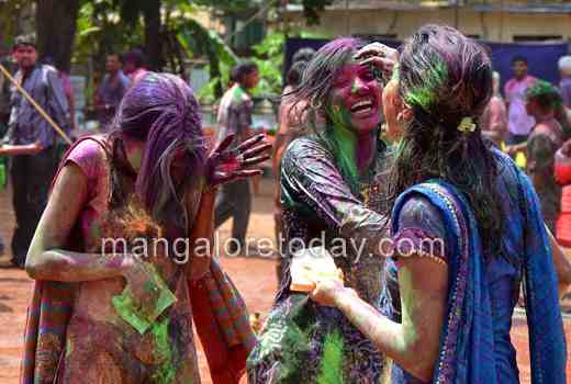 holi at mangaluru 1